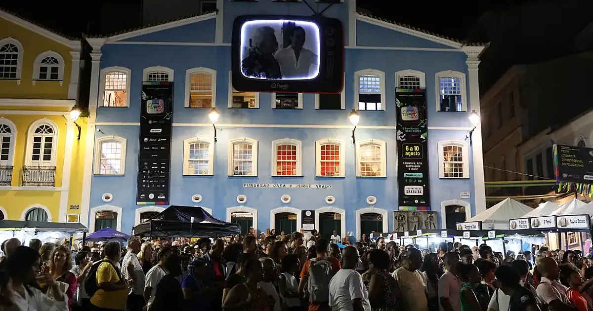 Flipelô celebra 10 anos com mais de 500 escritores no Pelourinho; confira atrações