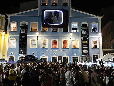 Flipelô celebra 10 anos com mais de 500 escritores no Pelourinho; confira atrações