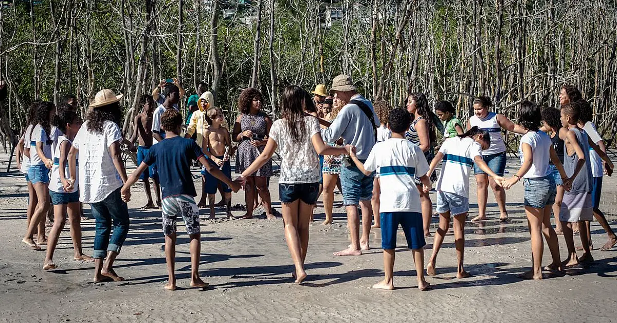 Como a música está transformando a relação de crianças com o manguezal na Zona Oeste do Rio