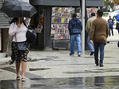 Alerta de ressaca no Rio: Marinha prevê ondas de até 2,5 metros e exige cautela na orla