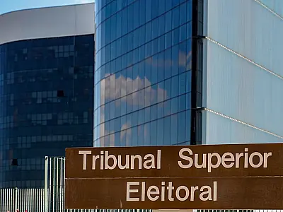 O presidente do TSE, ministro Nunes Marques, lidera a assinatura do pacto com representantes das maiores plataformas de tecnologia do mundo.