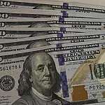 Dólar cai para R$ 5,08 com alta do petróleo, mas queda da Bolsa acende alerta no mercado