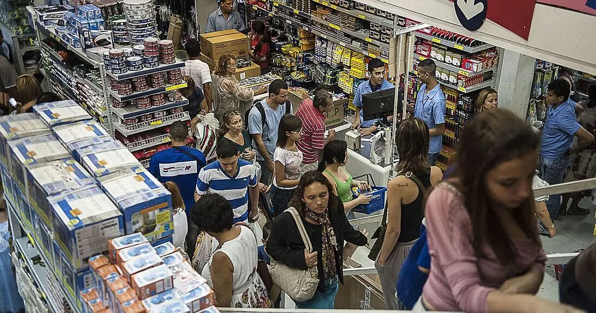 Trabalho no comércio em feriados exige acordo; entenda o que muda