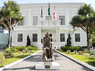 Sede do SindserSV em São Vicente, ponto de encontro para debates cruciais sobre a preservação ambiental da Baixada Santista.