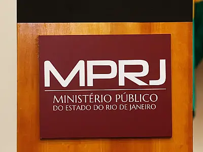 Operação da Justiça do Rio mira fraudes em licenças ambientais no Inea e na Ceca.