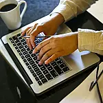 ONU Mulheres abre inscricoes para formacao digital gratuita com direito a celular e internet