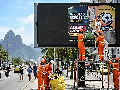 Rio bane propaganda de 'bets' das ruas em ofensiva contra vício e endividamento