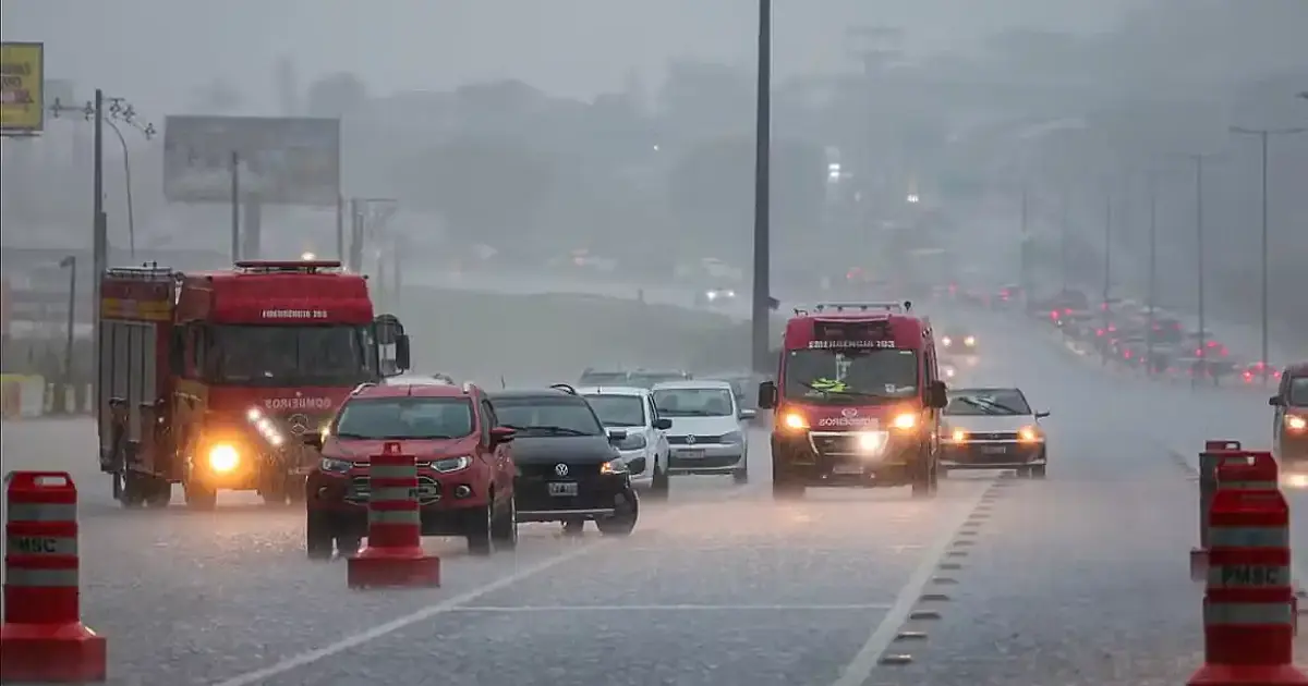 Alerta de temporal em SC: Ciclone extratropical provoca fortes chuvas e ventanias