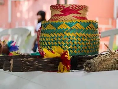 Apresentações culturais e venda de artesanato tradicional marcam a terceira edição do FISV em São Vicente.