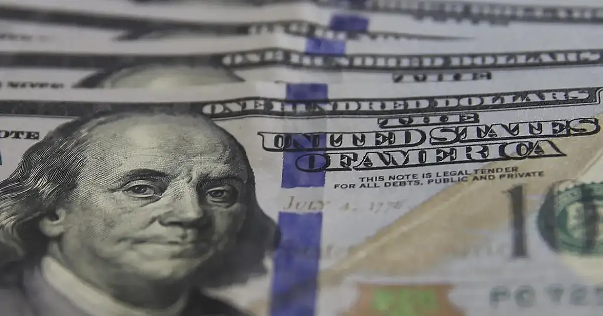 Dólar despenca ao menor valor desde junho impulsionado pelo petróleo; Ibovespa dispara