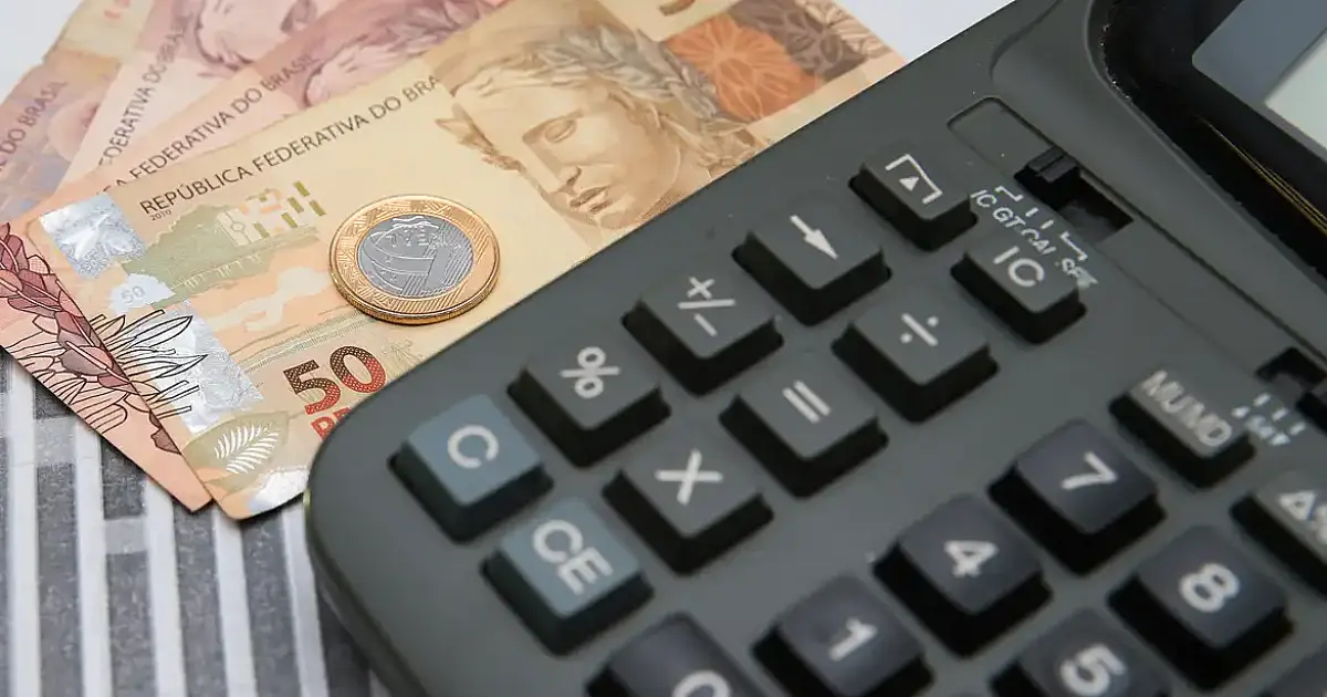 Corte na projeção da inflação para 2026 sinaliza alívio, mas Selic alta segura consumo