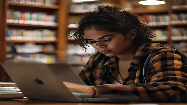 Estudantes podem se inscrever para o Fies 2026 exclusivamente pela internet a partir de julho.