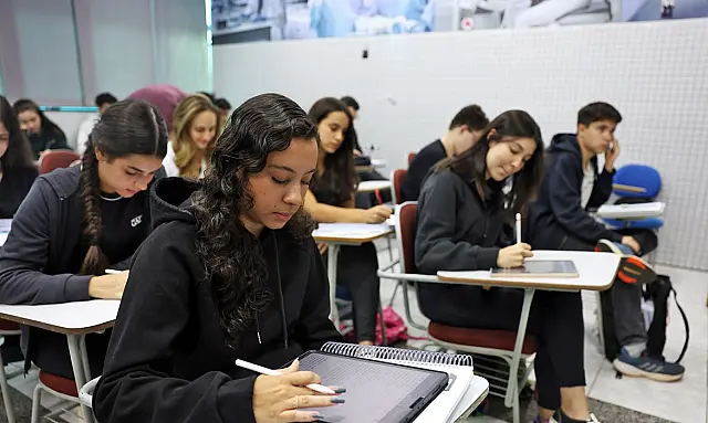 Estudantes buscam vagas no ensino superior privado através das bolsas de estudo do Prouni administrado pelo MEC.