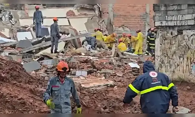 Prédio desaba em São Bernardo do Campo, soterra moradores e bloqueia a Via Anchieta