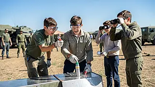 Estudantes do IF Goiano brilham com foguetes de garrafa PET e miram a Europa