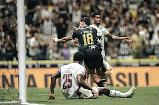 Atlético-MG vence o Vitória com reservas e ganha fôlego antes da Copa do Brasil