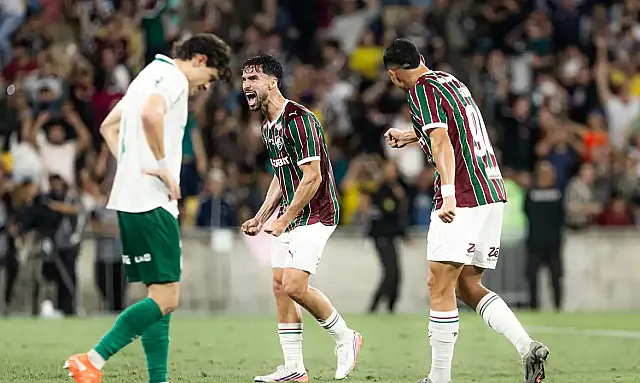 Fluminense vence Palmeiras de virada por 3 a 2 e agita a liderança do Brasileirão