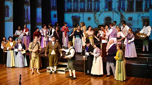 Apresentação teatral gratuita reconta a história do Brasil de forma irreverente em Praia Grande.