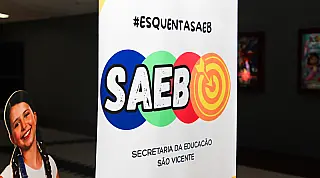 Alunos da rede municipal de São Vicente em sala de aula; cidade conquistou a melhor nota de sua história no Ideb.