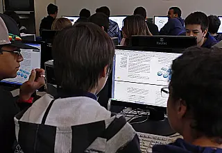BEEM: Ensino Técnico Emprega Mais de 1,1 Mil Estudantes na Baixada Santista