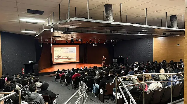 Guarujá abre 350 vagas em curso gratuito de Comércio Exterior com foco em importação