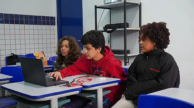 Alunos da rede municipal de Mongaguá passarão a ter aulas estruturadas de computação integrada ao currículo oficial.