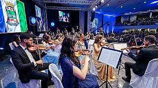 Jovens instrumentistas participam de ensaio geral durante o intercâmbio cultural de música de câmara na Riviera de São Lourenço, em Bertioga.