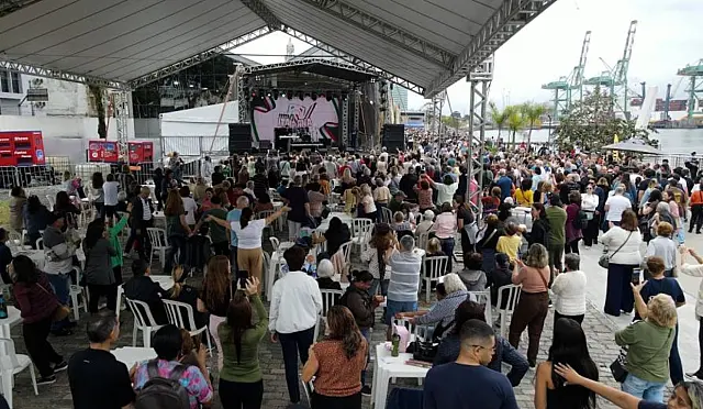 O revitalizado Parque Valongo recebe programação cultural gratuita e gastronomia típica italiana.