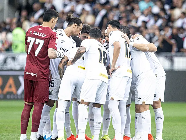 Santos quita dívida com Monaco, derruba punição da FIFA e pode contratar novos reforços