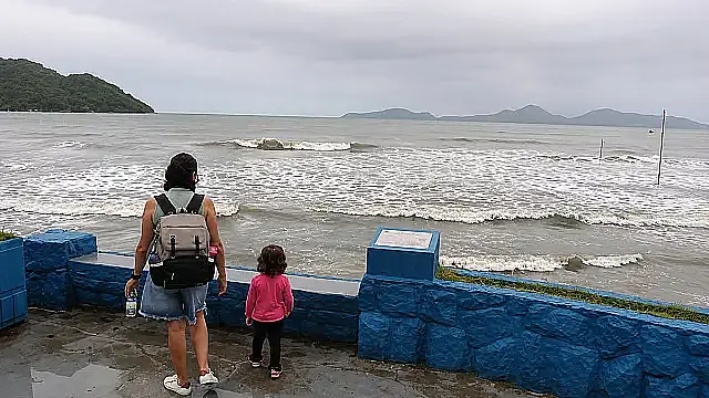 Frente fria severa atinge Santos com ventos fortes e ondas acima de 3 metros