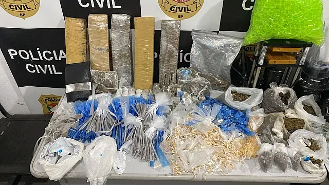 Polícia fecha 'bunker' do tráfico e apreende 13 kg de drogas no Guarujá