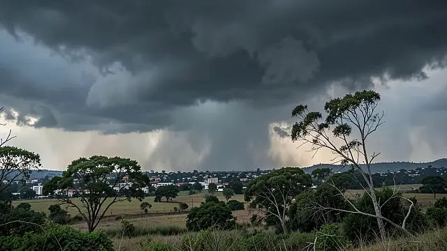 Frente fria amplia instabilidade e mantém alerta de tempestades na Região Sul