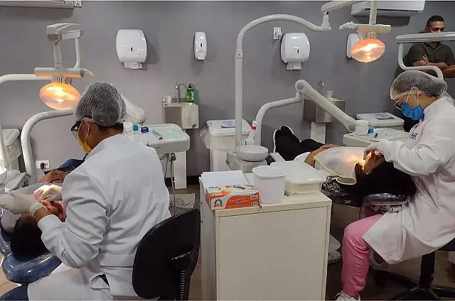 Carreta da Odontologia começa a atender no Jardim Costa e Silva, em Cubatão