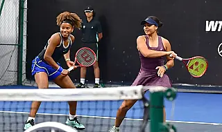 Naná Silva dá a volta por cima no SP Open e avança nas duplas com Victoria Barros