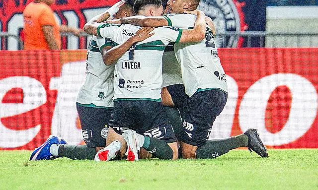 Coritiba bate Remo de virada no fim e incendeia briga pelo G-5 do Brasileirão