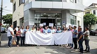 Greve da Caixa chega ao sétimo dia na Baixada com novo protesto em Santos