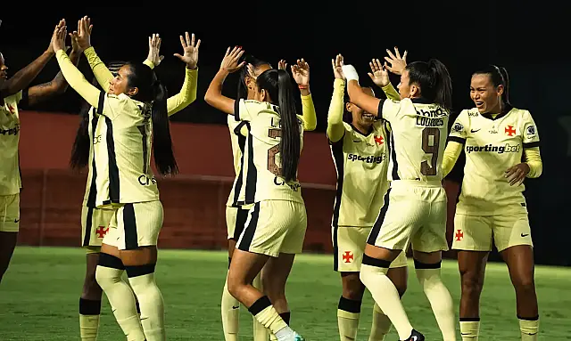 Jogadoras do Vasco comemoram gol que selou classificação para a final do Brasileirão Feminino A2 no Luso Brasileiro.