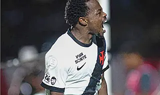 Vasco e Palmeiras vencem duelos tensos e reeditam clássico histórico na Copa do Brasil