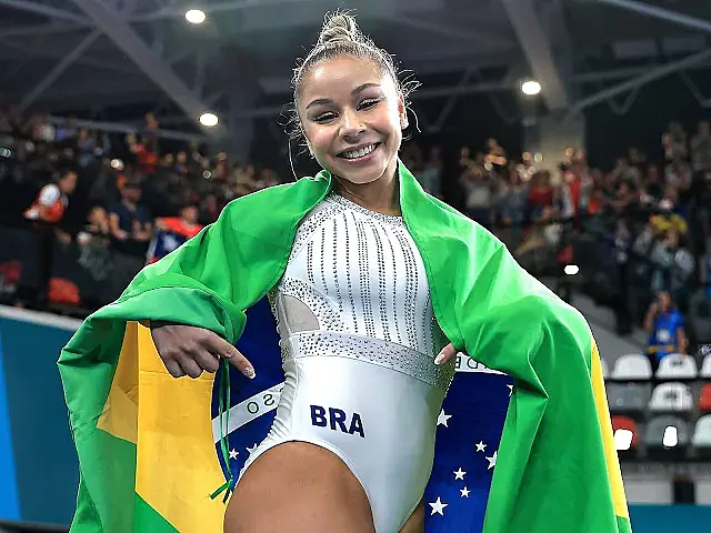 A ginasta Flávia Saraiva conquistou o ouro na prova das barras assimétricas da etapa da Hungria da Copa do Mundo de ginástica artística.