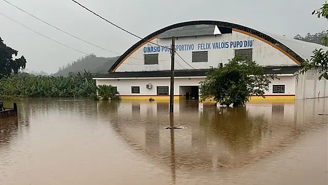 Enchentes deixam famílias isoladas no Vale do Ribeira e mobilizam resgates
