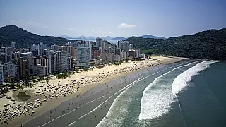 Só 11 pontos de praia estavam próprios para banho na Baixada Santista no feriado; entenda os riscos