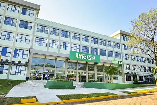 Segundo a universidade, as penalidades variaram de acordo com as responsabilidade individualmente identificadas de cada envolvido.