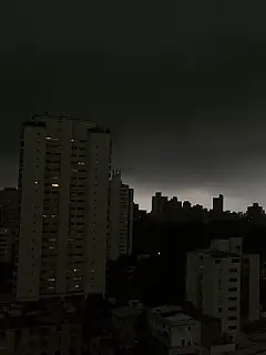 São Paulo sai de alerta para alagamentos após córregos transbordarem; risco de chuva forte continua