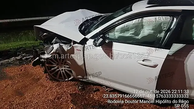 Audi tentou ultrapassagem proibida e causou acidente que deixou 2 mortos na Rio Santos.