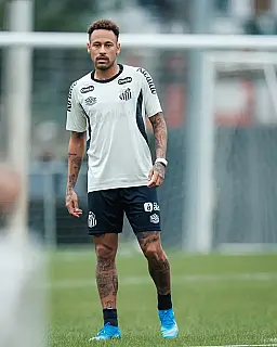 Neymar pode voltar como titular do Santos contra o Fluminense e busca sequência decisiva no Brasileirão
