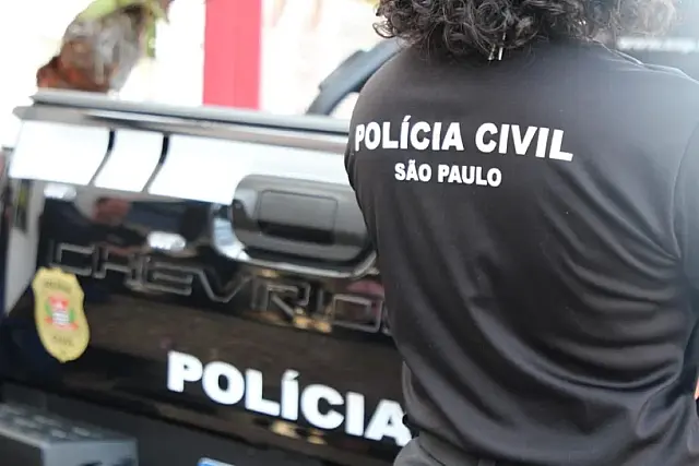 Ao todo, a polícia mira 15 alvos suspeitos de envolvimento em esquema de cambistas que vendiam ingressos para partidas de futebol.