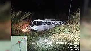Micro-ônibus capota em rodovia de São Paulo e deixa três mortos e 14 feridos