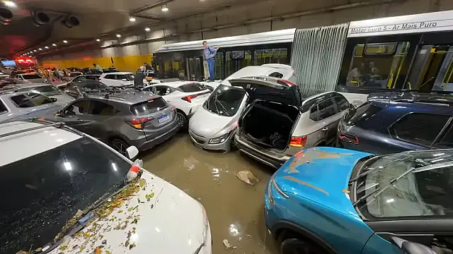 Anhangabaú alagado: como 42 milímetros de chuva em 40 minutos venceram sistema de bombas
