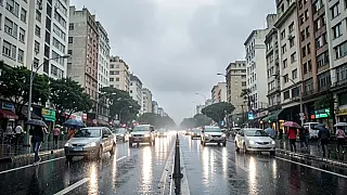 São Paulo começa semana com céu encoberto, chuva e temperaturas amenas