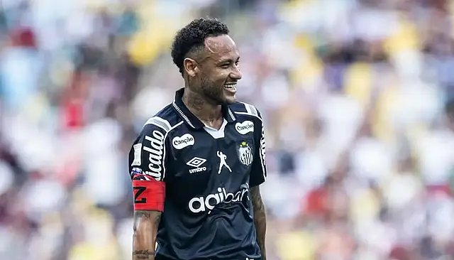 Neymar chega a 11 jogos sem perder pelo Santos e pode alcançar marca de partidas inédita desde o Barcelona